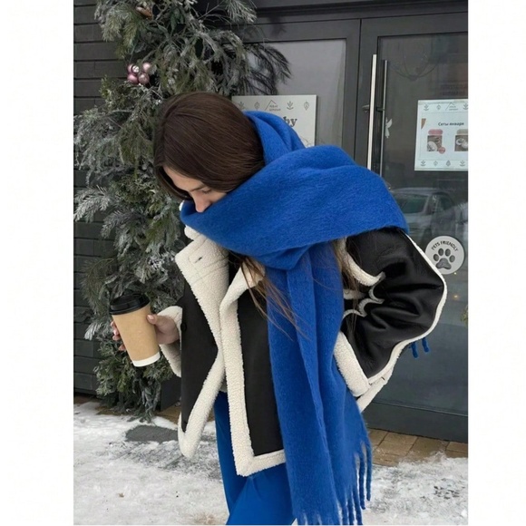 Blue Wide Shawl Scarf With Tassels Fuzzy Knit - Picture 4 of 10